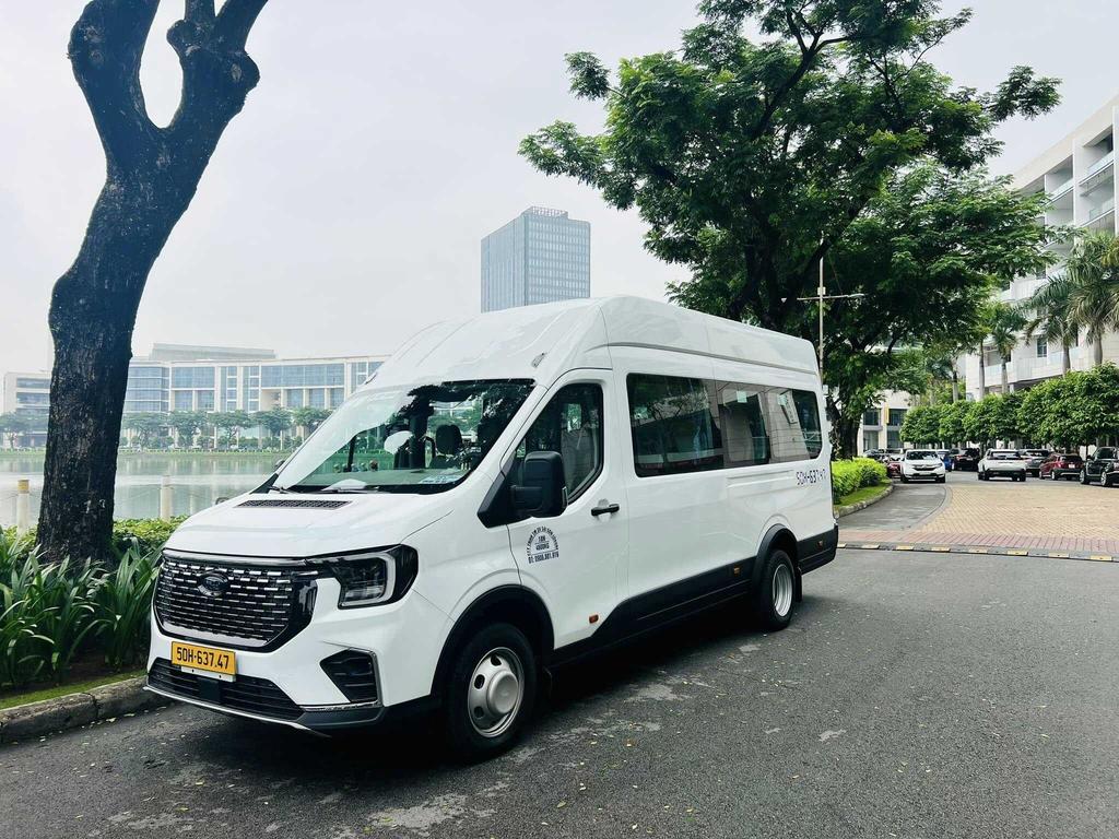 Thuê xe 18 chỗ đi Tòa Thánh Tây Ninh: Giải pháp thuận tiện cho đoàn khách